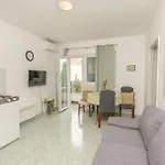 Beachfront Apartment Srima