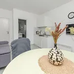 Beachfront Apartment Srima