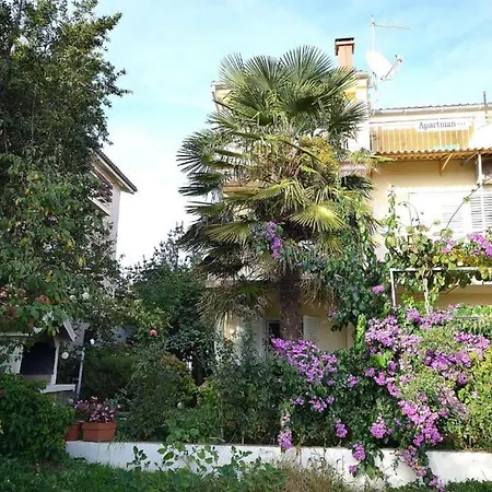 Apartment Beachfront Srima
