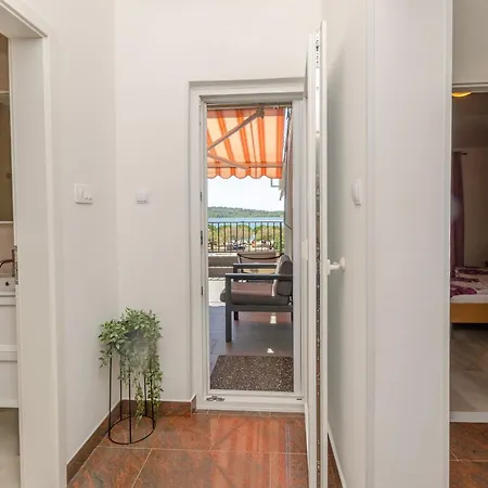 Apartment Beachfront Srima