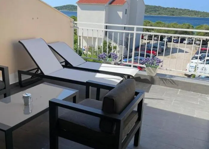 Beachfront Daire Srima